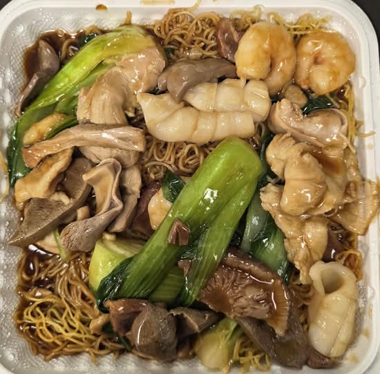 64. Mixed Meat Fried Noodle 肉燴菜炒麵